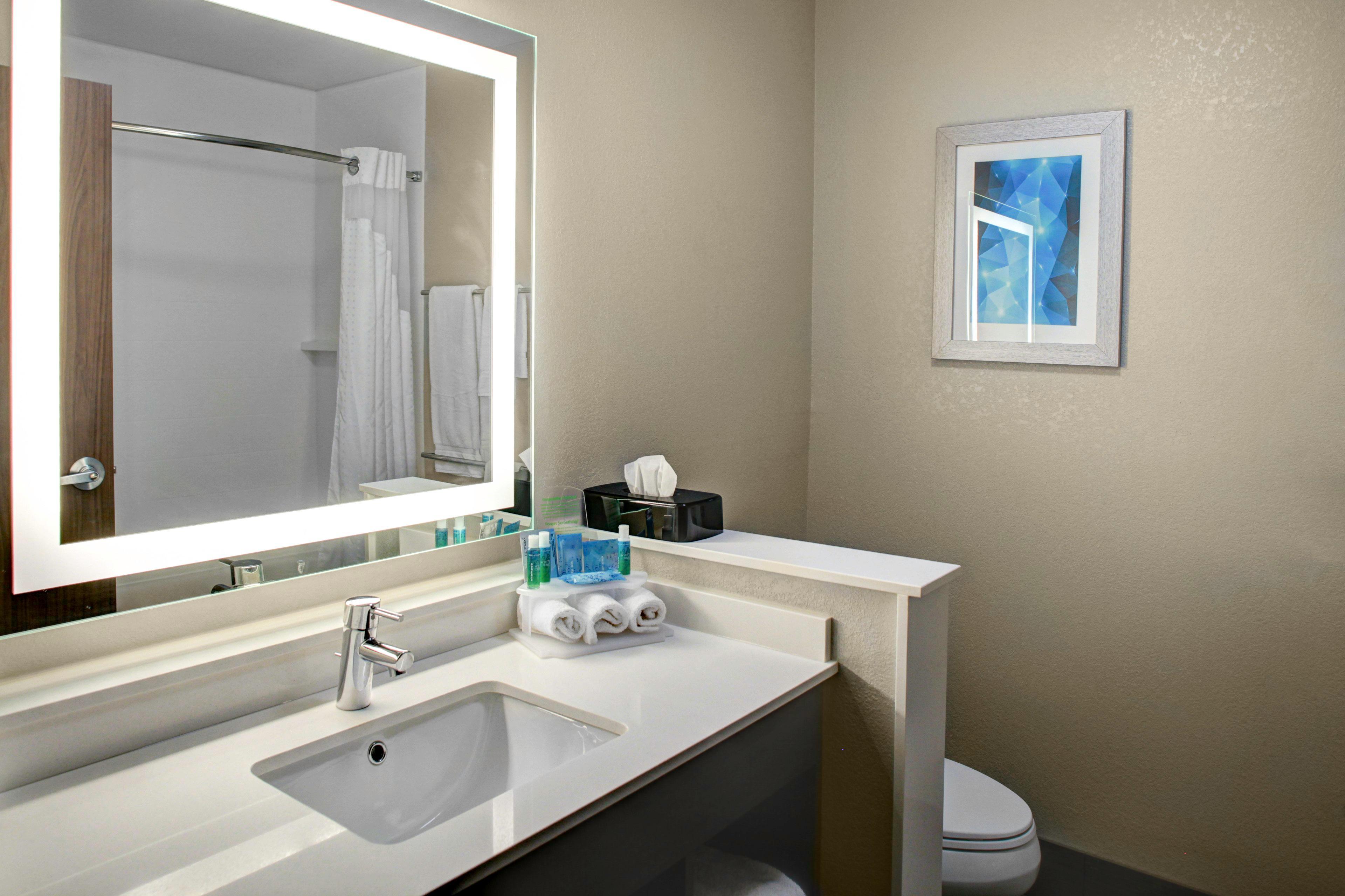Holiday Inn Express & Suites Coldwater By Ihg Buitenkant foto