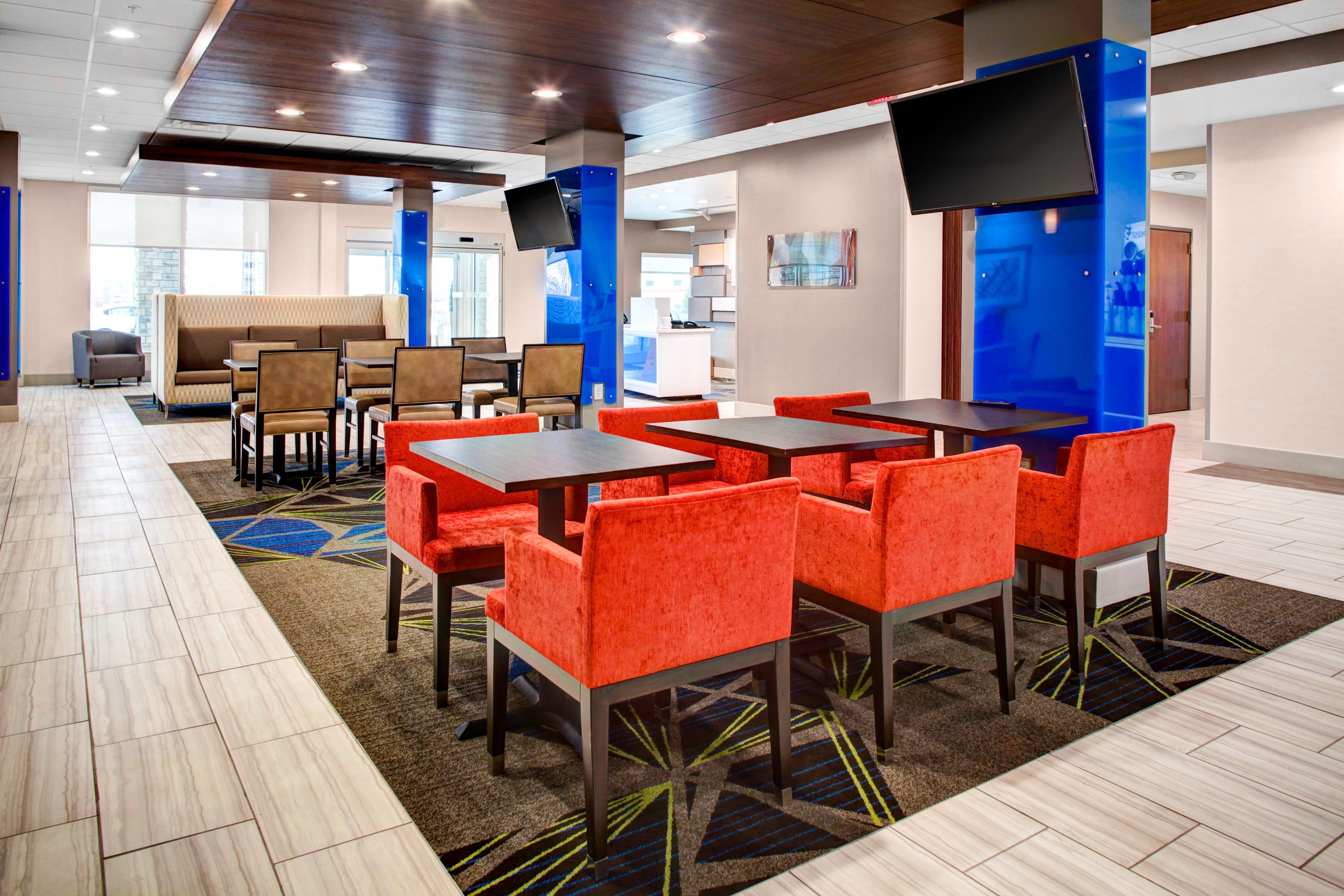Holiday Inn Express & Suites Coldwater By Ihg Buitenkant foto