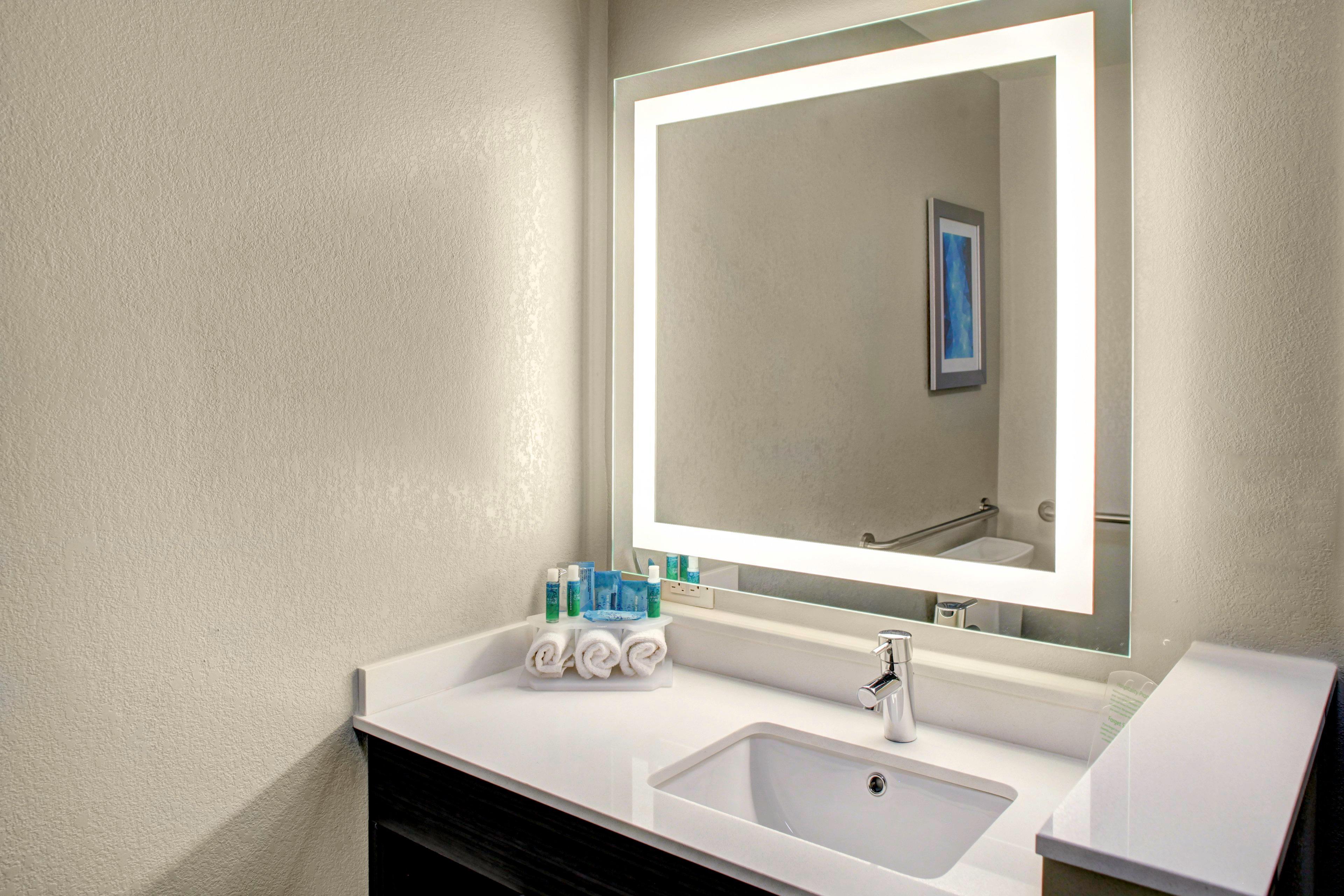 Holiday Inn Express & Suites Coldwater By Ihg Buitenkant foto