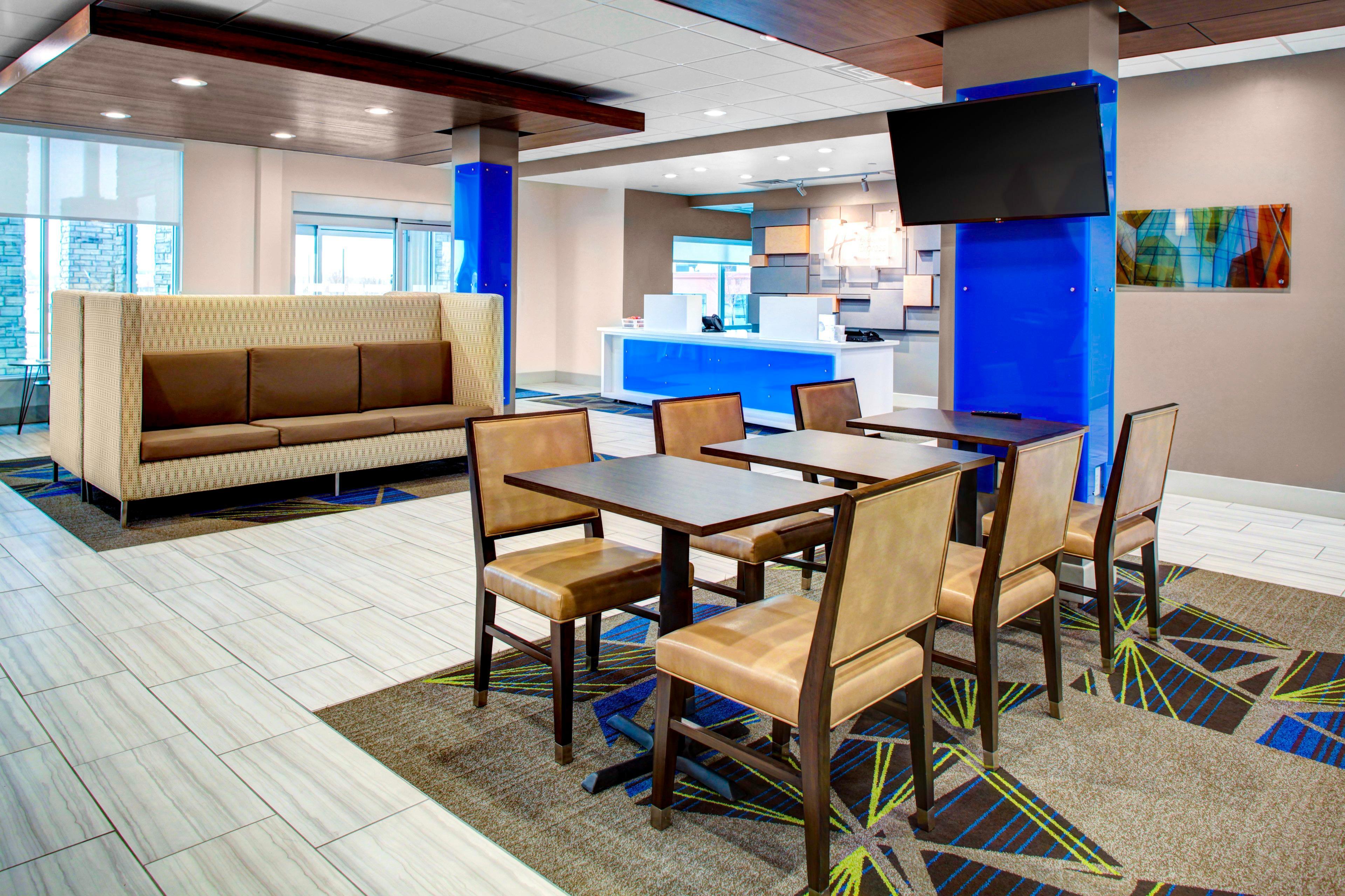 Holiday Inn Express & Suites Coldwater By Ihg Buitenkant foto