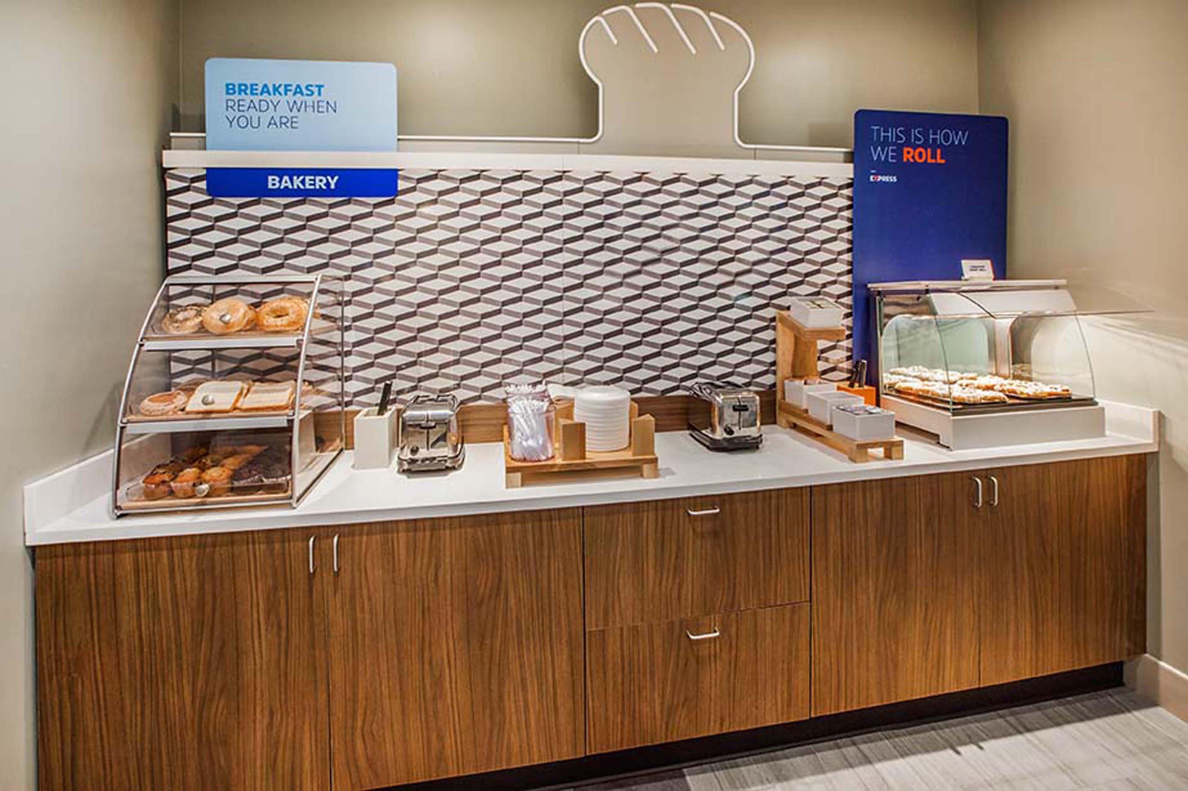 Holiday Inn Express & Suites Coldwater By Ihg Buitenkant foto